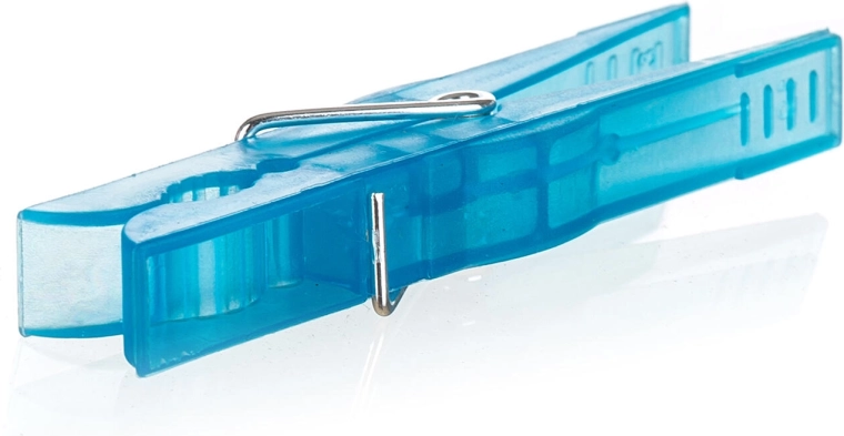 Strong grip thanks to metal spring