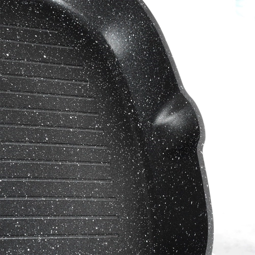 Double pour spouts and ergonomic handle