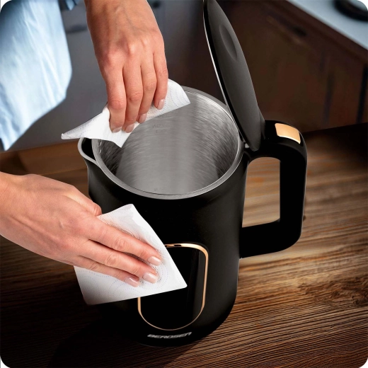 Easy cleaning and hygienic stainless steel interior