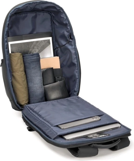 Secure storage for a 15.6″ laptop and smart organization