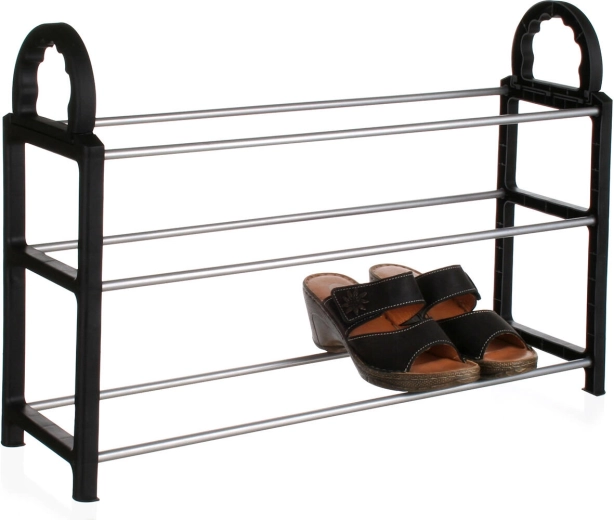 Tre ripiani per riporre le scarpe in modo ordinato