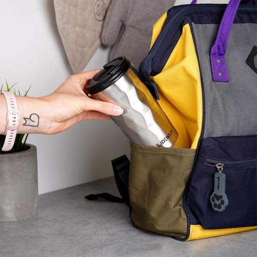 Forma ergonomica che si adatta ai portabicchieri dell’auto