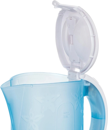 Compact 0.6 L capacity for quick drinks