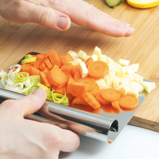 Quick collection and transfer of chopped ingredients