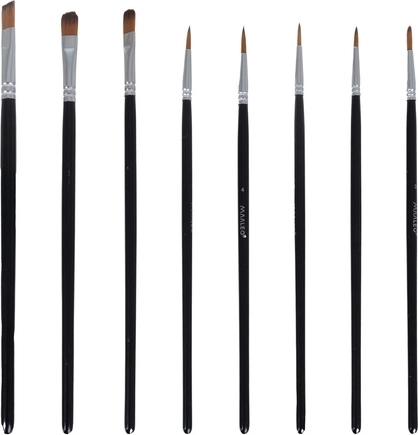 Brushes and ergonomic palette for precise work
