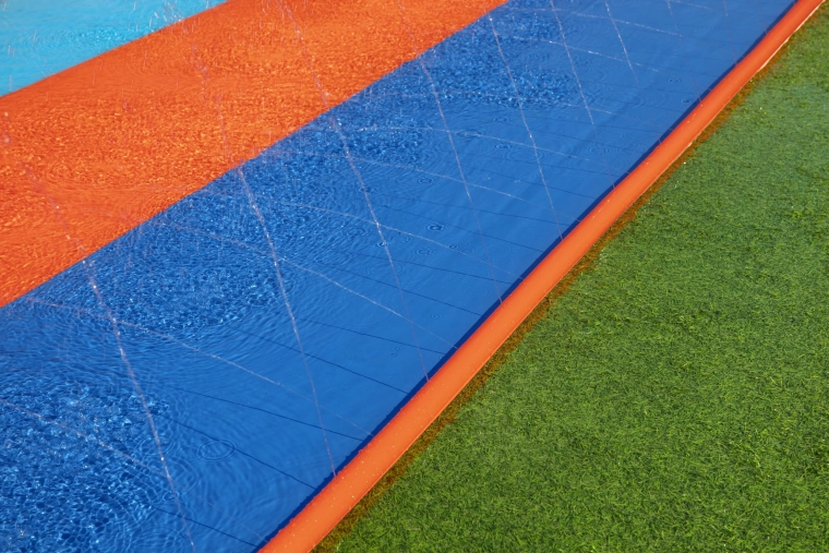 Constant water film for fast sliding