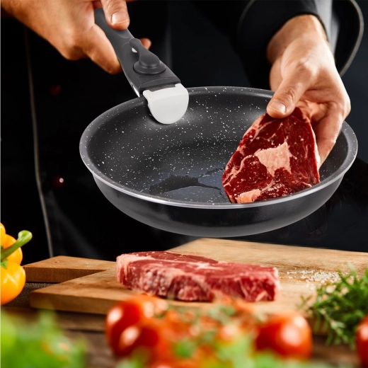 Taille idéale pour les petites portions et une dorure rapide