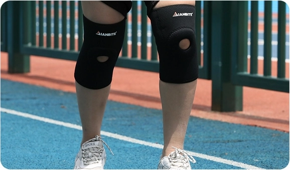 Univerzální střih na pravé i levé koleno