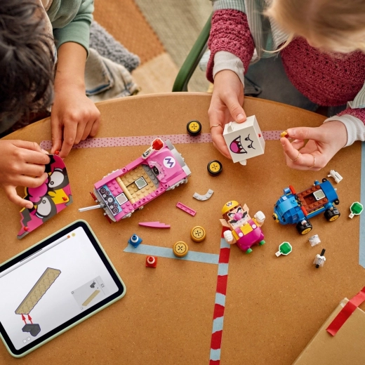 Interactive effects with LEGO Mario, Luigi, and Peach