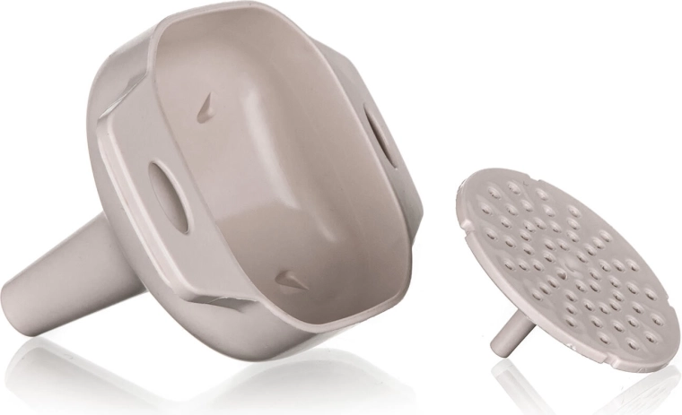 Removable strainer for clean filtering