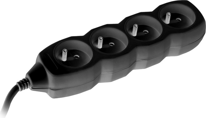 Čtyři zásuvky v kompaktním těle