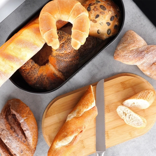 Il coperchio in legno funge da tagliere