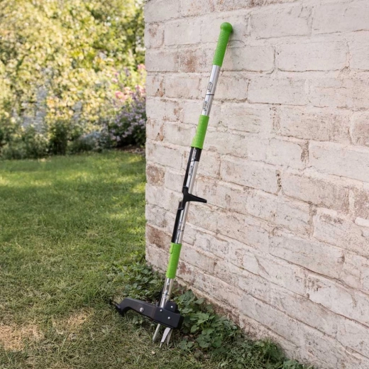 Claws that grip even thick roots