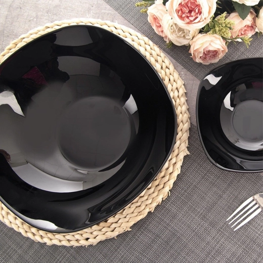 Modernes schwarzes Design für jeden Tisch