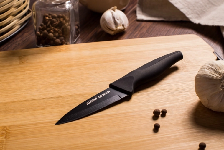 Precise knife for fruit and vegetables
