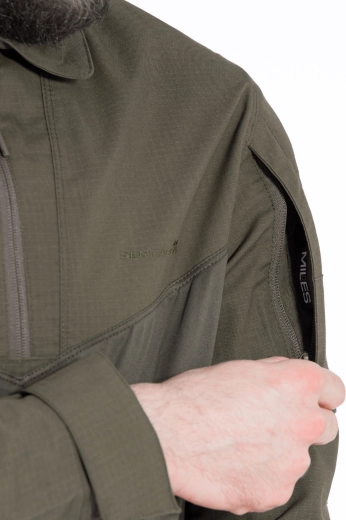 Practical sleeve pockets