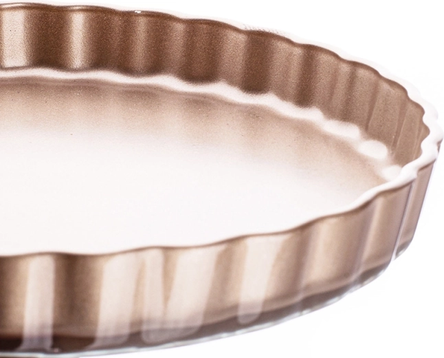 Versatile 27 cm diameter for sweet and savory recipes