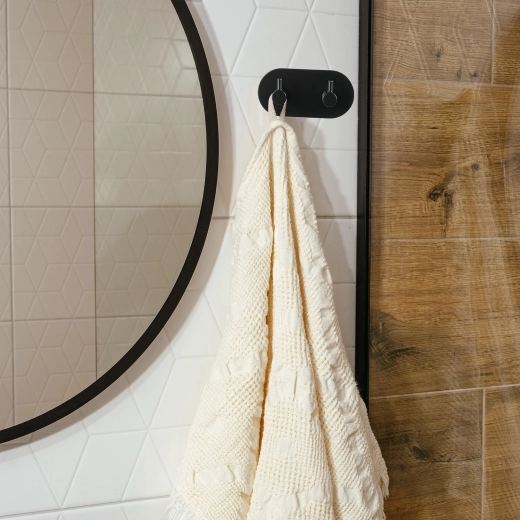 Installation without drilling or mess