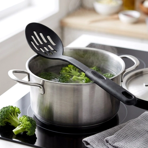 Gentle on non-stick cookware
