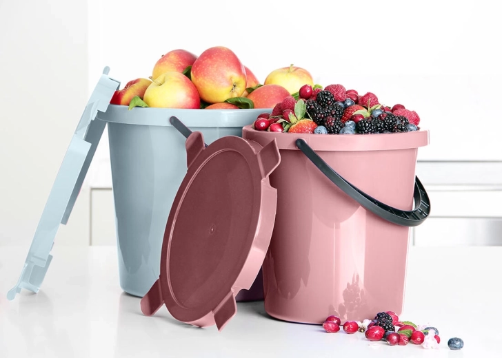 Coperchio sicuro con quattro ganci