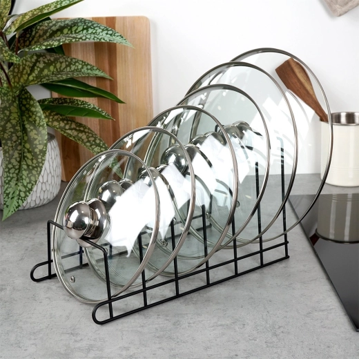 Robuste Metallkonstruktion in Schwarz