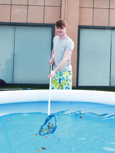 Fine leaf net for a clean water surface