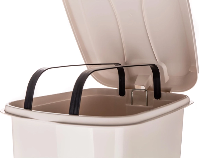 Easy maintenance and bag fastening