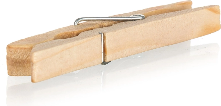 Strong grip thanks to the metal spring