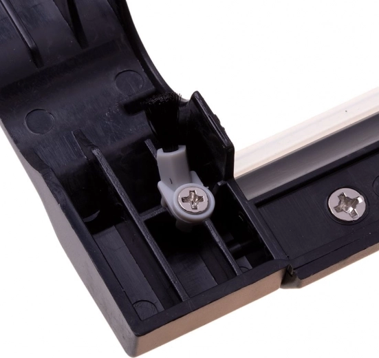 Pevná konstrukce s nerezovými prvky