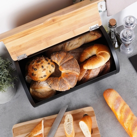 Spacious interior for various baked goods