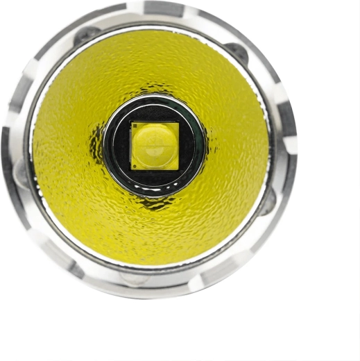 Do 4 500 lm i domet 290 m