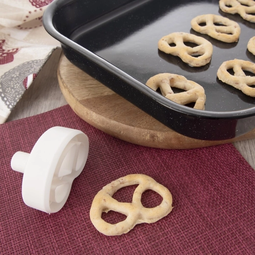 Forma uniforme del pretzel al primo press