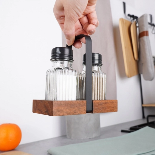 Praktische houten houder met metalen handgreep