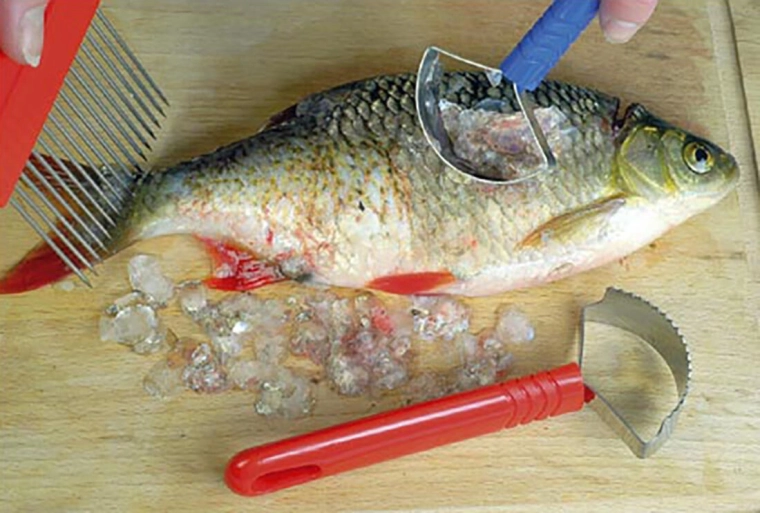 Praktičen pripomoček za kuhinjo in ribiče