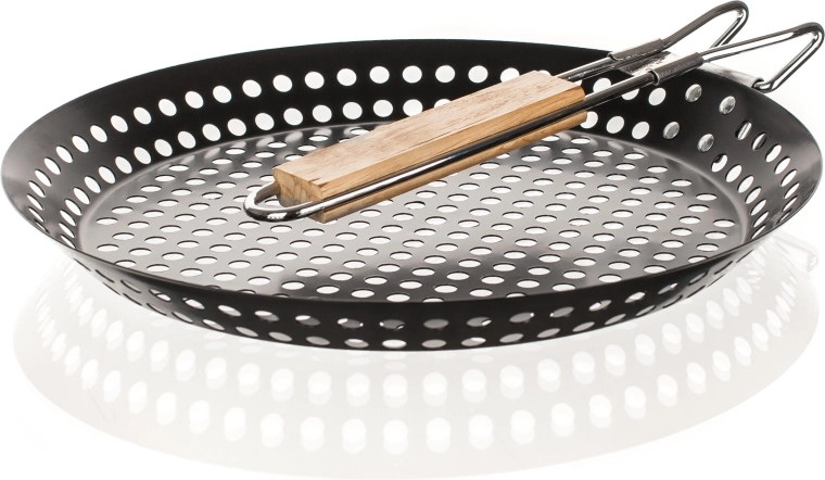 Folding wooden handle for a secure grip