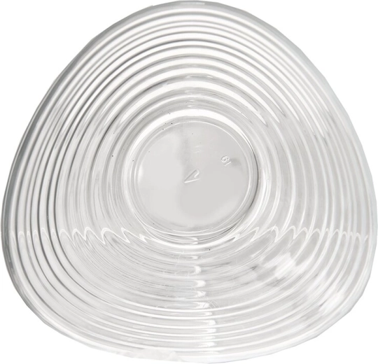 Triangular shape for stylish serving