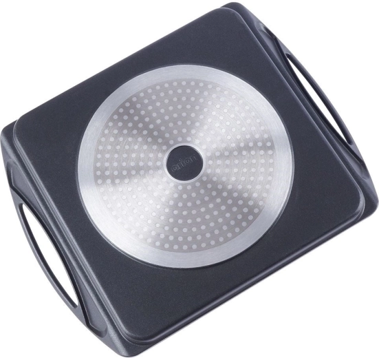 Universal use on all cooktop types and in the oven