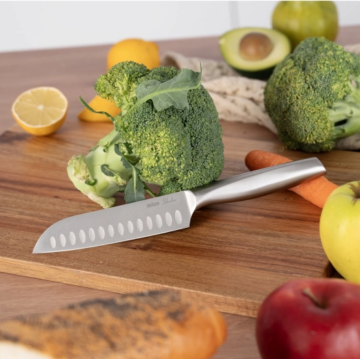 Forme santoku pour une coupe rapide et précise