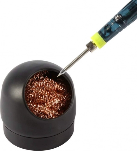 Robustní kovová podstava pro jistotu na stole