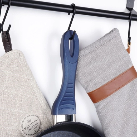 Ergonomic handle with hanging hole