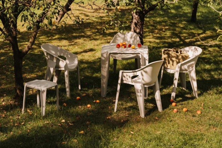 Dimensions compactes pour petits espaces