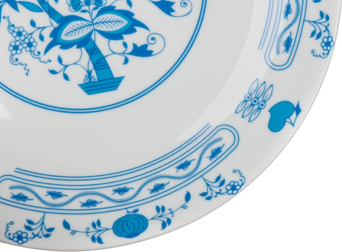 Timeless blue onion pattern for an elegant table