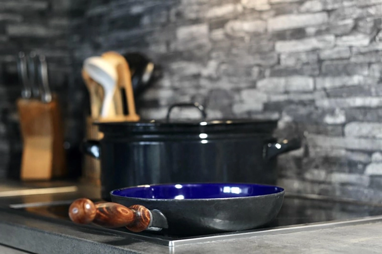 Compatibility with all cooktops including induction