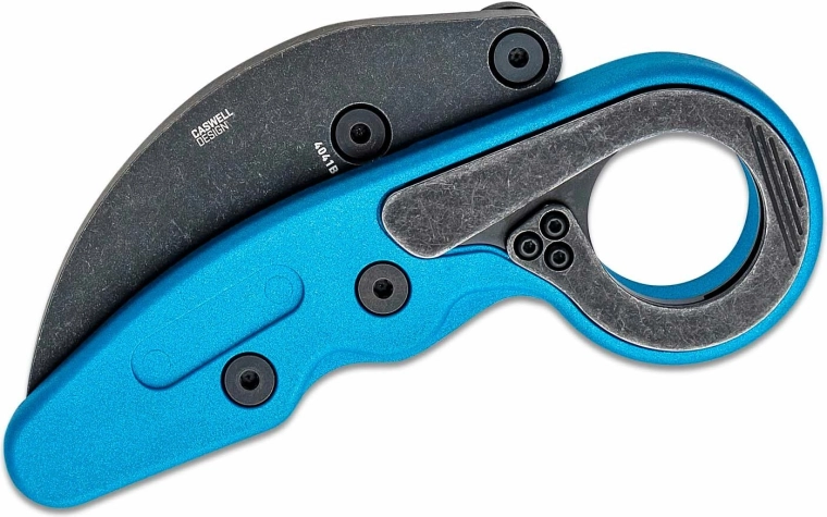 Secure grip thanks to the karambit ring