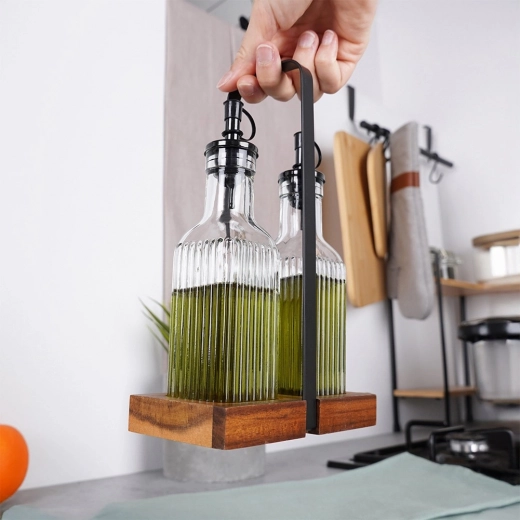 Stabilno leseno stojalo s kovinskim ročajem