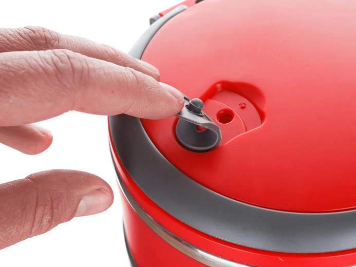 Coperchio ermetico con valvola per un’apertura sicura