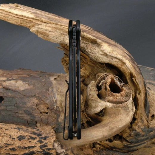 Vollmetallkonstruktion und Deep-Carry-Clip