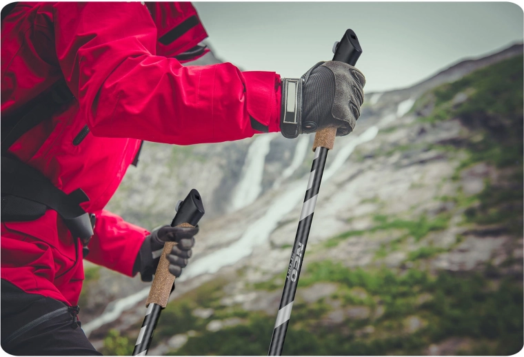 Adjustable length 85–143 cm for any terrain