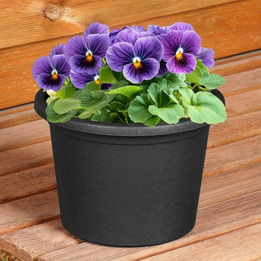 Odporen in primeren za celoletno zunanjo uporabo