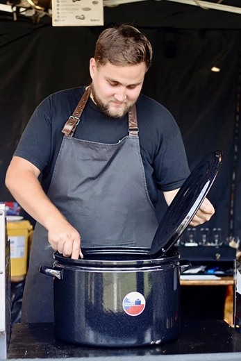 Large 30-liter capacity for family cooking and canning